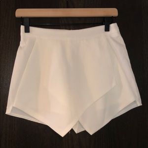 Missguided White Envelope Skort Size 4 NWT